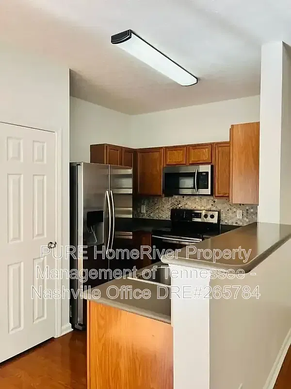 3 bed, 2.5 bath, 1574 sqft, $2,050 — Photo 3