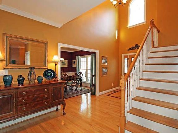 2nd image of 109 Tennessee Cir