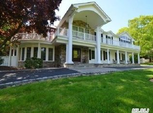 62 Beaumont Dr, Melville, NY 11747