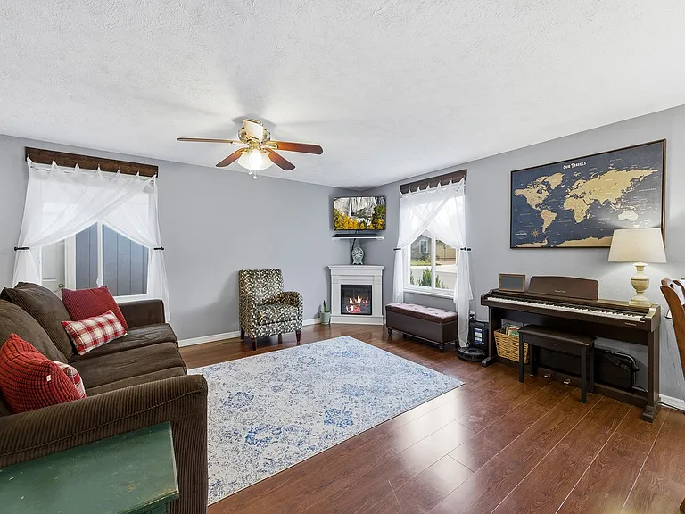 3130 Cockney St — Photo 3