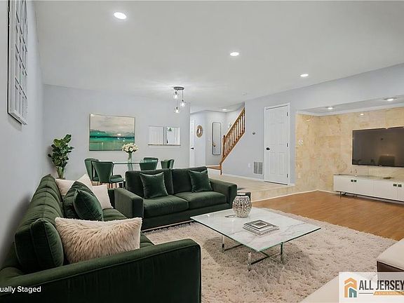 5th image of 55 Pear Tree Ln