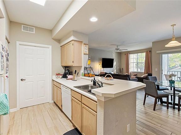 4th image of 4620 Saint Croix Lane #928