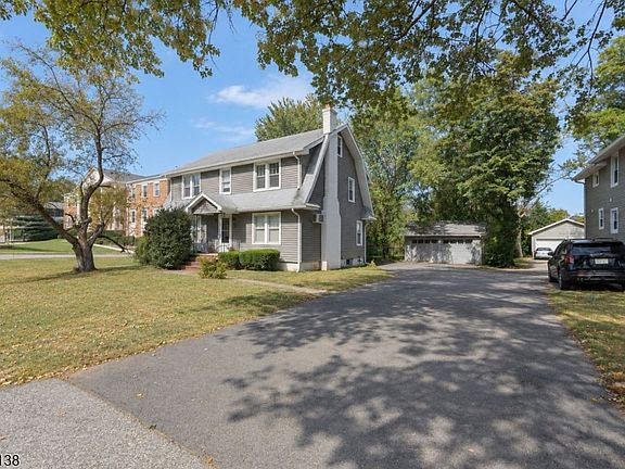 2nd image of 30 Bloomfield Ave
