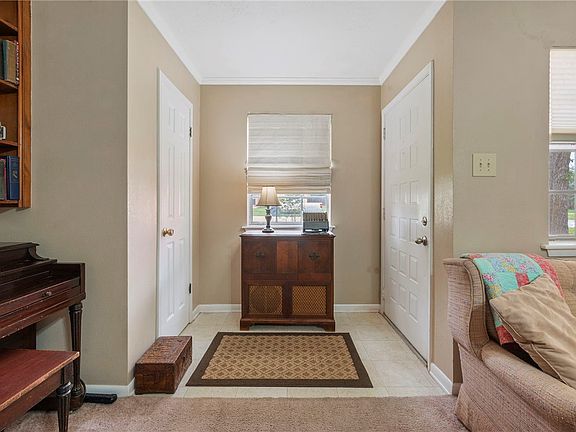 2nd image of 4009 Woodcrest Dr
