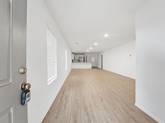 3rd image of 213 Rustic Ridge Cir