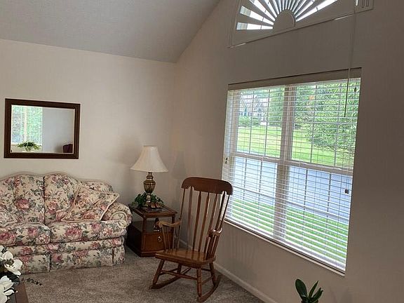 5th image of 120 Harvestwood Dr