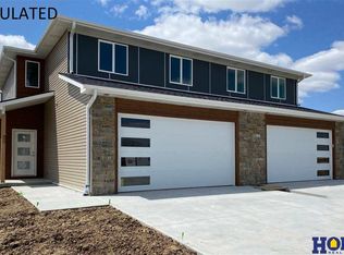 990 Titan Pl, Hickman, NE 68372