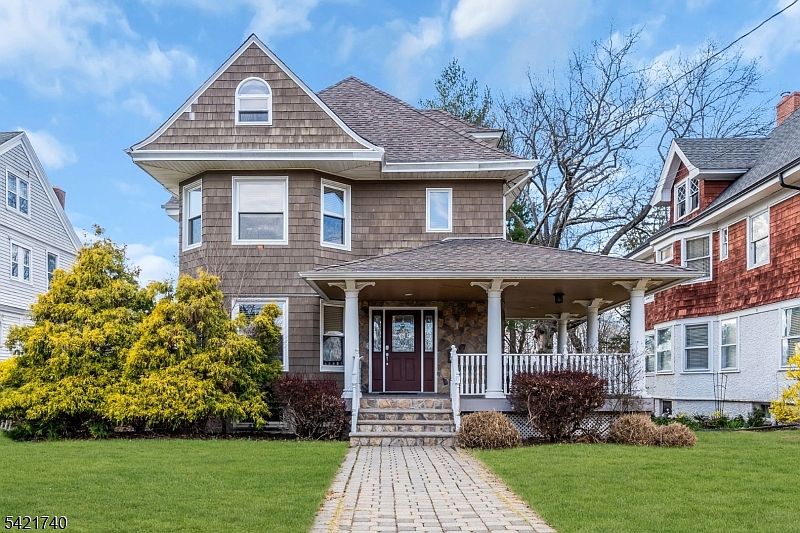 1st image of 467 Summit Ave