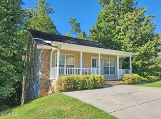 2422 Cross View Dr, Pigeon Forge, TN 37863