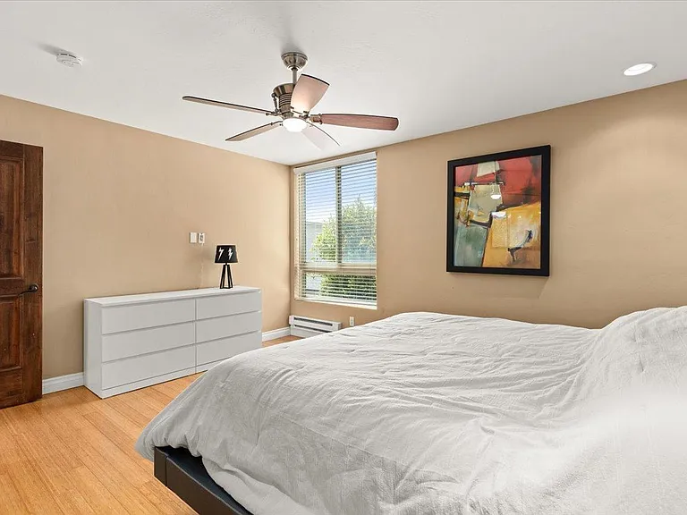 935 Genter St #207 — Photo 14