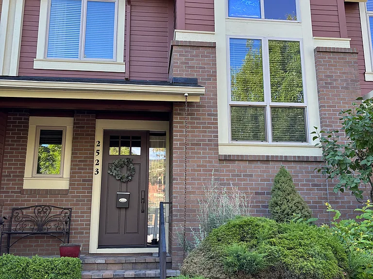 2523 NW Crossing Dr — Photo 1