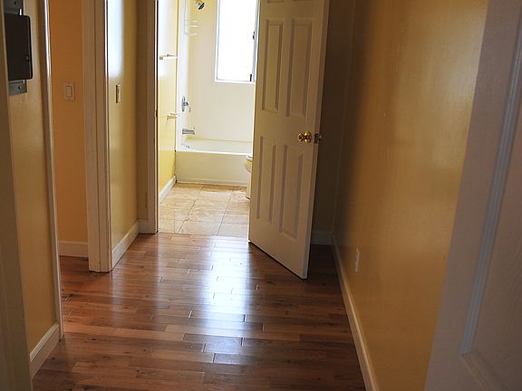 4th image of 2696 Sacramento St #2696