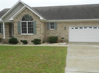 5044 Woodspring Dr, Hope Mills, NC 28348
