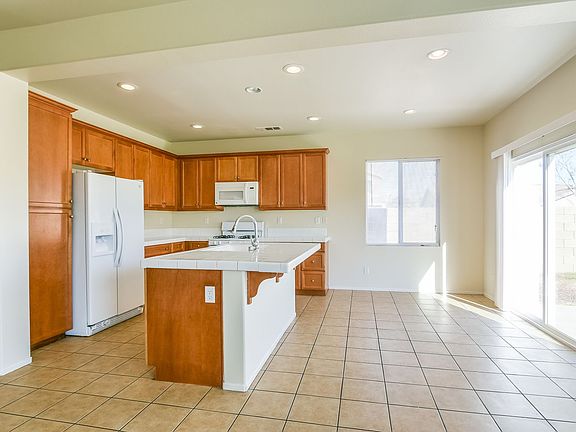 4th image of 45306 Corkwood Ave