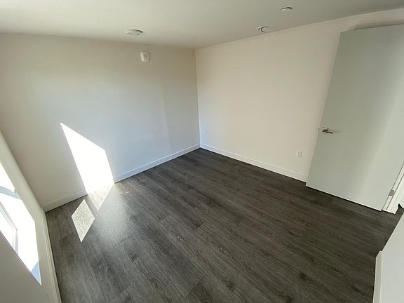 3rd image of 4405 W Point Loma Blvd #306