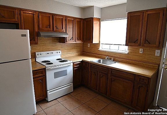 3rd image of 2937 Fairmeadows St