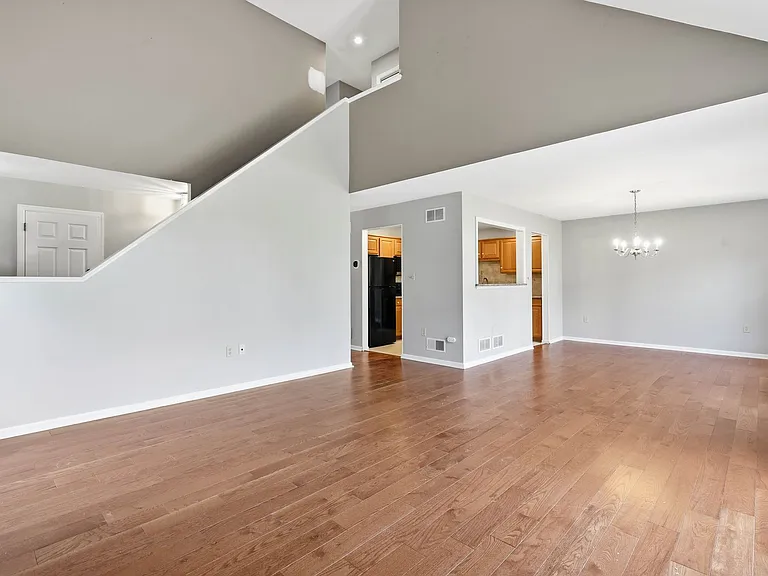 472 Hillside Dr — Photo 6