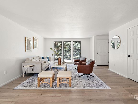 4th image of 5911 Clark Pl