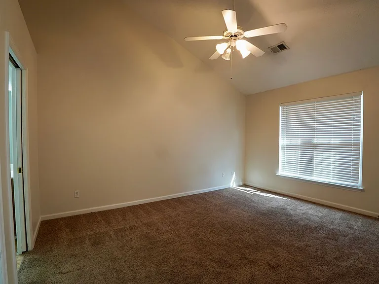 131 Lake Chateau Dr — Photo 17
