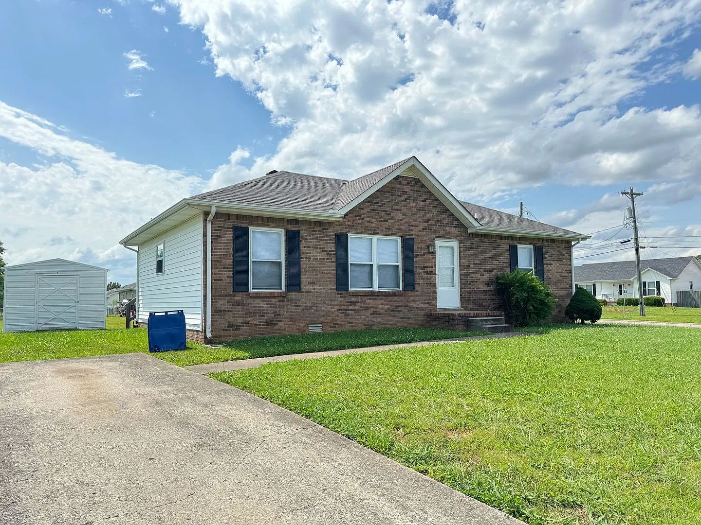 This lovely ranch style home features 3 bedrooms and 2 full bathrooms! — Photo 3
