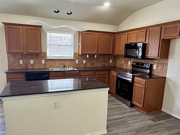 3rd image of 5424 Montague Ln