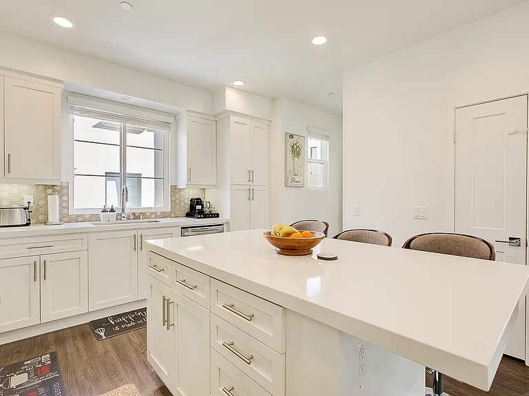 749 Talbot Ln — Photo 9