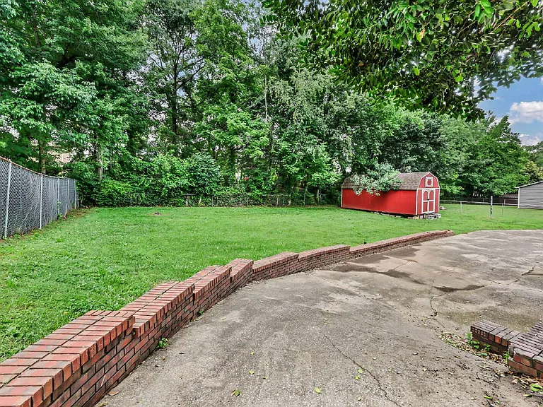 409 Christopher Dr — Photo 27