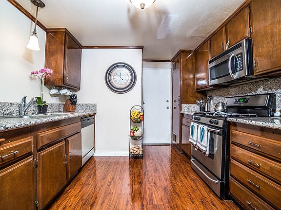 3rd image of 9800 Vesper Ave Unit 88