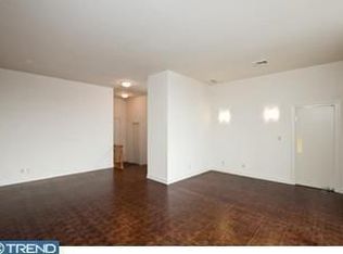 225 S 4th St APT 402, Philadelphia, PA 19106