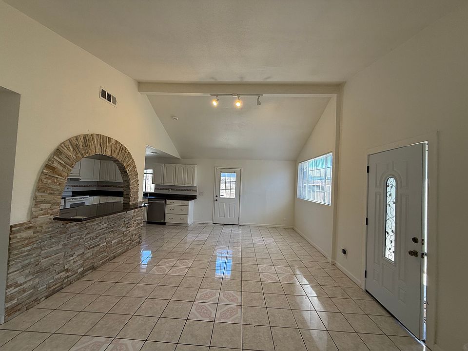 1st image of 434 Hibiscus Ct