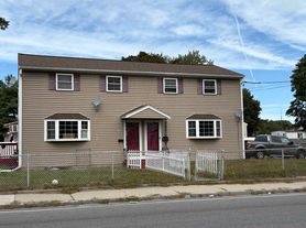 61-63 Pelham St, Methuen, MA