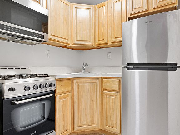 3rd image of 340 E 90th St APT 6A