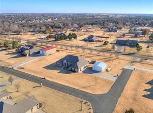 1100 Stone Crest Dr, Edmond, OK 73034