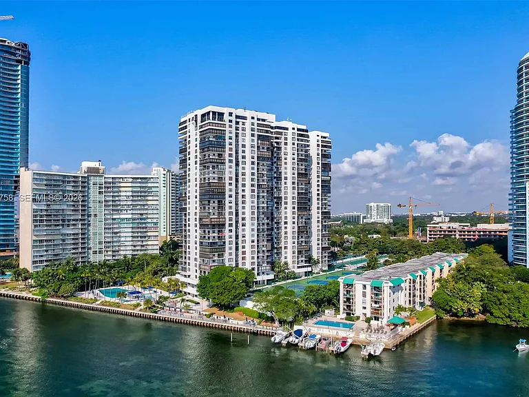 2333 Brickell Ave #305 — Photo 58