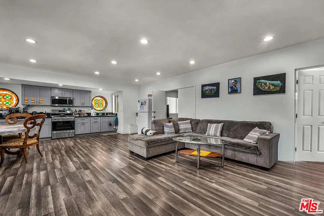 6 bed, 4.0 bath, 4026 sqft, $16,999 — Photo 4