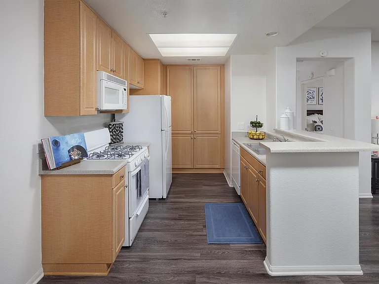 Laurel Canyon Apartment Homes — Photo 20