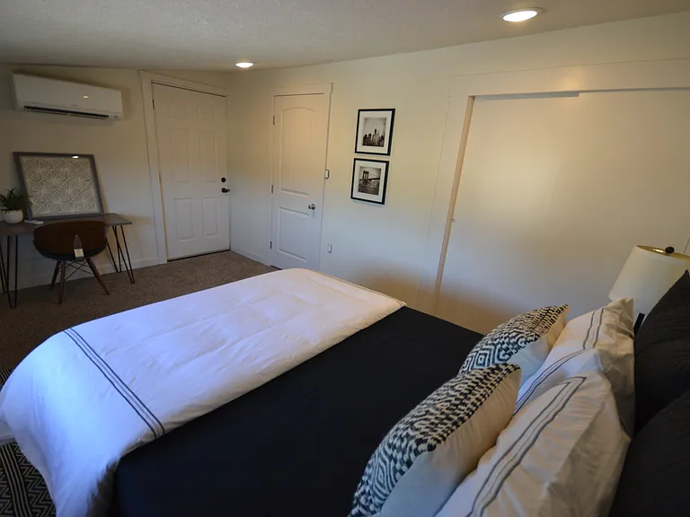 560 SW Paiute St #B — Photo 15