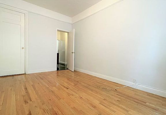 3rd image of 300 Fort Washington Ave #K4