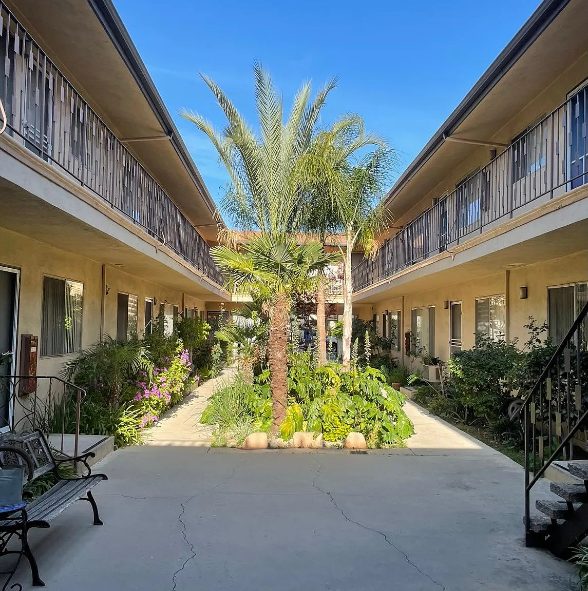 2 bed, 850 sqft, $2,295 — Photo 2