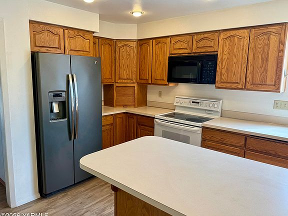 5th image of 7801 Campbell Rd #1