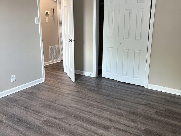Charleston Square Apartments — Photo 7