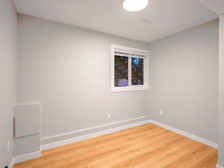 2555 Tuohey Ave — Photo 6