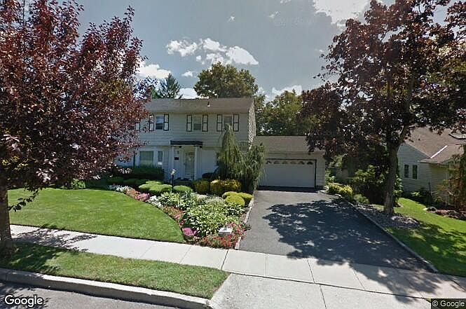 Beautiful 4 bedroom Colonial