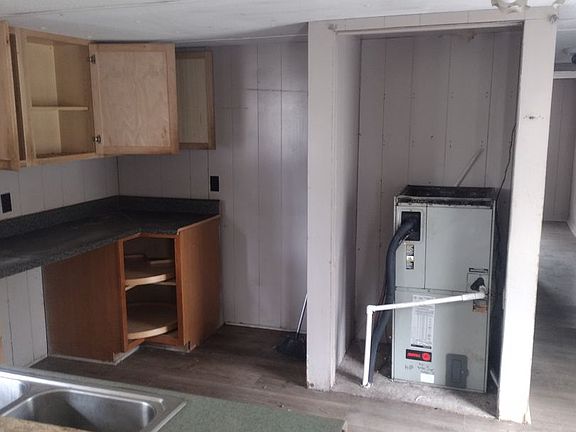 3rd image of 6653 Beryl St