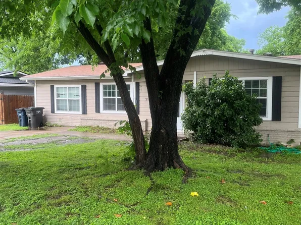 2500 Capri Dr, Fort Worth, TX 76114