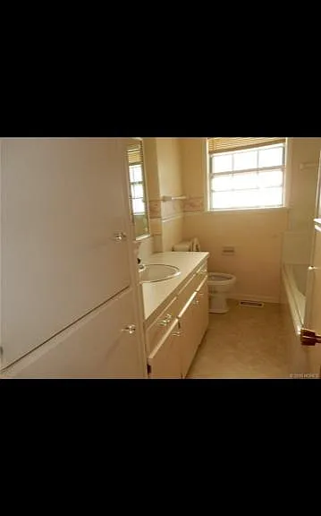 1029 N Birch Ave — Photo 11