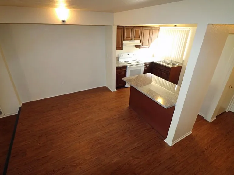 855 S Citrus Ave — Photo 22
