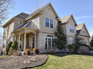 6113 National Dr, Parkville, MO 64152
