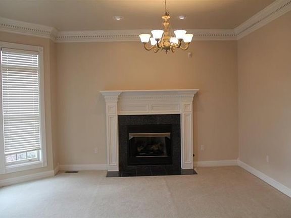 4th image of 79 Deer Park Dr