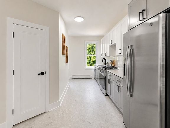 2nd image of 121 41st St APT 4